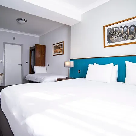 Highfield Hotell 3*